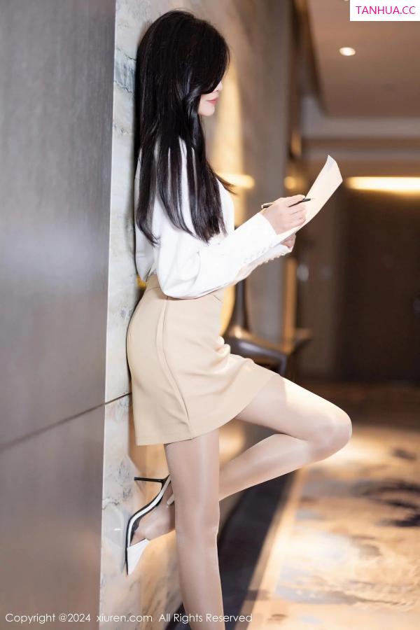 程程程  [XiuRen]高清写真图 2024.01.03 No.7906 程程程- 丝袜美腿第2张图片